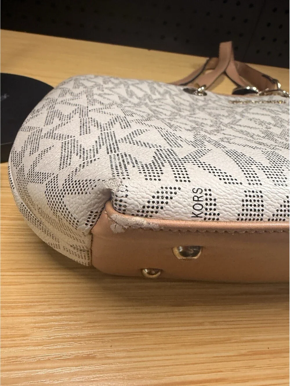 Authentic Michael Kors Cynthia Vanilla Monogram Medium Large Satchel Crossbody
